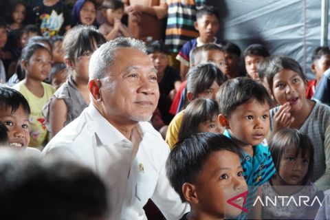 Ratusan warga pengungsi Tanjung Pura Langkat sambut hangat Menko Pangan