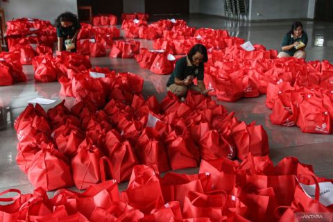 Rayakan Natal, Gereja Katolik St Theresia Bongsari gelar pasar tebus murah paket sembako