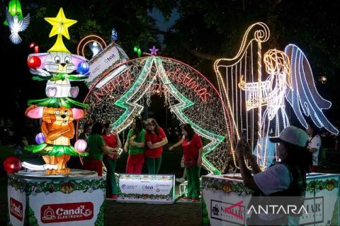Semarak lampion dekorasi Natal di Solo