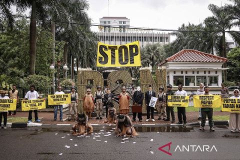Greenpeace bersama masyarakat adat gelar aksi kritik PSN tebu di Merauke