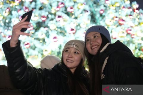 Indahnya Festival Tahun Baru, puluhan pohon cahaya hiasi kota di Astana