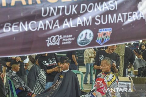 Aksi pangkas rambut bayar seikhlasnya, kapster Jambi galang dana untuk korban bencana