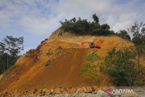 Pembuatan jalur alternatif jalan lintas provinsi pascabencana di Gayo Lues Aceh
