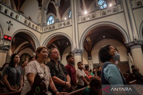 Misa Pontifikal Natal di Gereja Katedral Jakarta
