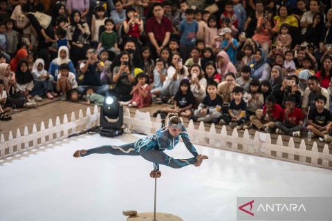 Grup akrobatik asal Rusia tampil di Semarang ramaikan liburan Natal dan tahun baru