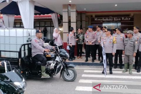 Polri salurkan logistik di lima  kecamatan Tapteng percepat pemulihan