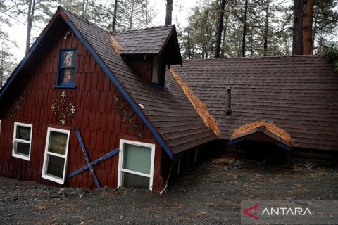 Badai dahsyat dan banjir bandang terjang California saat Natal, rumah hingga mobil tertimbun lumpur