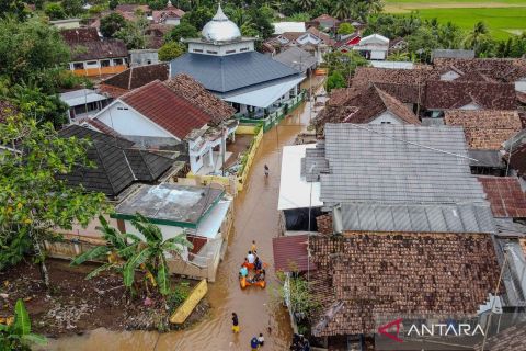 Sungai Cikalumpang meluap, ribuan warga terdampak banjir susulan di Serang