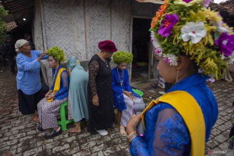 Pesta adat Ngarot jelang musim tanam padi di Indramayu
