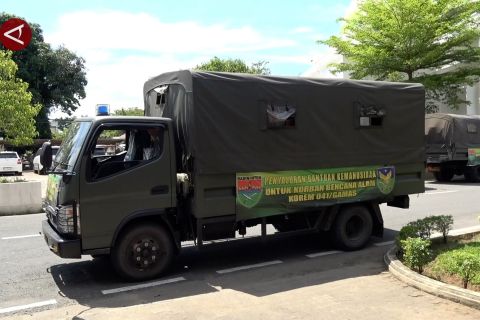4 Truk bantuan kemanusiaan Korem 041/Gamas tiba di Padang