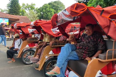 280 pengemudi becak di Kabupaten Banyumas terima bantuan becak listrik