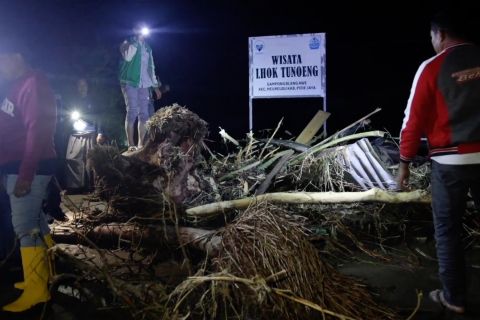 Menko PMK: Listrik di wilayah banjir Sumatera ditargetkan pulih Jumat