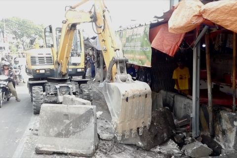 Pemkot Tangerang lakukan penertiban dan relokasi PKL Pasar Anyar