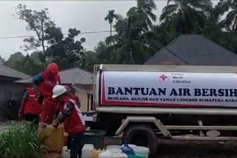 PMI Agam salurkan 40.000 meter kubik air bersih ke daerah bencana