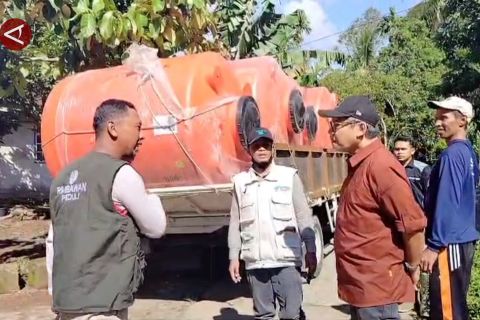 Kemenhut bantu sarana air bersih pada daerah terdampak banjir di Agam