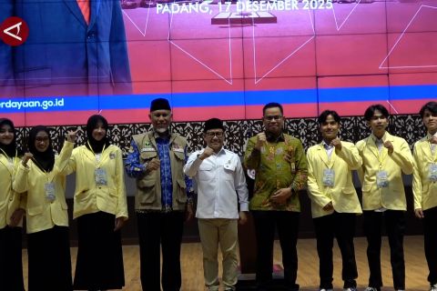Menko PM lepas ribuan mahasiswa KKN UNP bantu pemulihan bencana