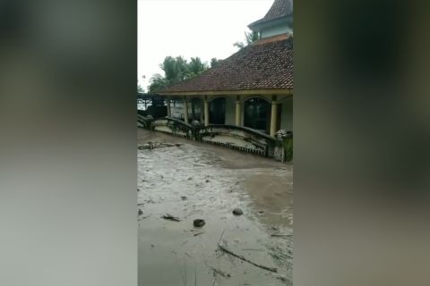 Banjir lahar kembali terjang pemukiman warga di lereng Semeru