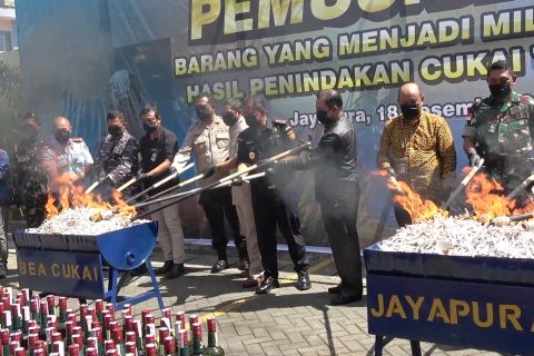 Bea Cukai Jayapura musnahkan rokok & minuman ilegal senilai Rp331 juta