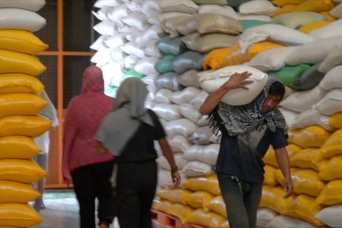 Gubernur Andi Sudirman tetapkan UMP Sulsel 2026 naik 7,21 persen