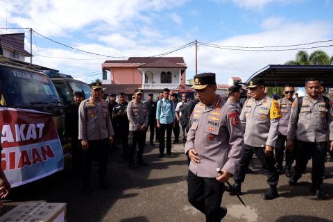 Kapolri cek banjir Sumut, pastikan bantuan hingga ke wilayah terisolir