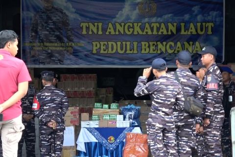 Kodaeral II serahkan bantuan bencana KSAL untuk Sibolga