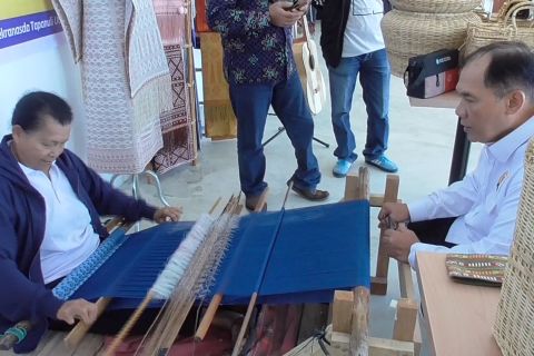 Komisi VII dukung pengembangan tenun ulos untuk pariwisata Danau Toba