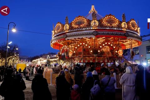 Pasar Natal di St. Petersburg, Rusia tampilkan beragam pertunjukan