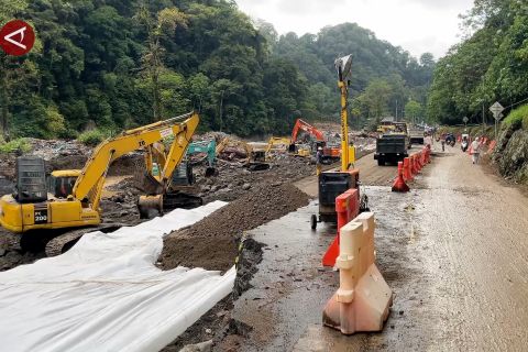Pemerintah targetkan jalan Lembah Anai rampung penuh Juli 2026