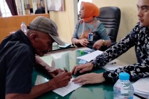 Pemkab Agam salurkan DTH bagi 374 KK penyintas banjir bandang