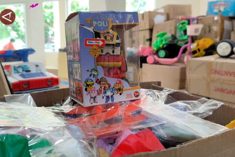 Pemkot Solo salurkan donasi mainan anak untuk korban bencana Sumatra