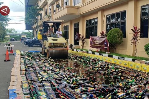 Polda Banten musnahkan ribuan botol miras dan belasan kilogram narkoba