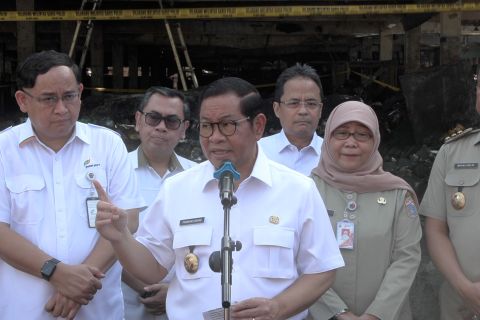 Pramono bantu pedagang korban kebakaran Pasar Induk Kramat Jati