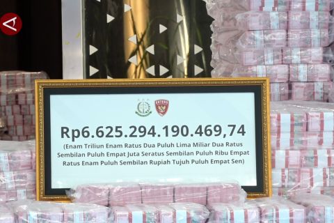 Saksikan penyerahan uang Rp6,6 triliun, Prabowo: Bisa bangun Huntap