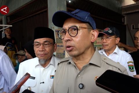 Menteri Kebudayaan beri bantuan untuk korban bencana di Padang