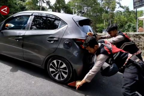 Polres Magetan siagakan anggota di tanjakan Sarangan