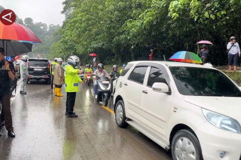 Sumbar mulai uji coba jalan Lembah Anai untuk kendaraan roda empat