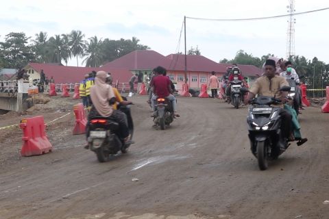 Selesai dibangun, jembatan meureudu kembali dibuka