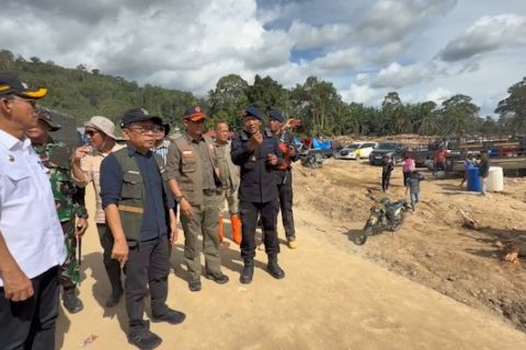 Kepala BNPB dan Menko PMK tinjau penanganan bencana di Tapteng