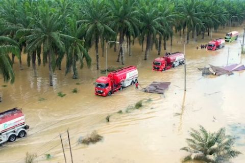 Pemerintah kerahkan truk BBM dan alat berat ke Aceh Tamiang