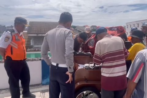 Solo latih ratusan pengemudi becak listrik