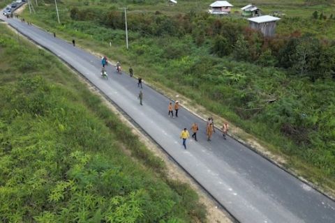 Pemprov Kaltara tinjau jalan konektivitas lingkar Krayan di perbatasan
