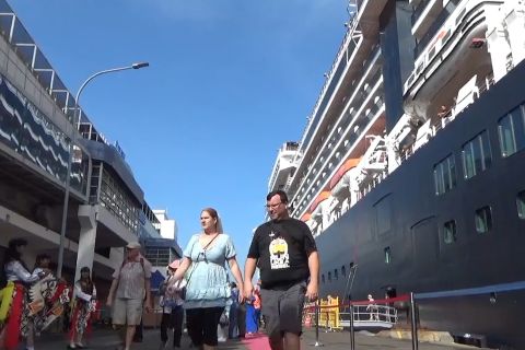 Ribuan pelancong asing kapal pesiar Westerdam singgah di Surabaya