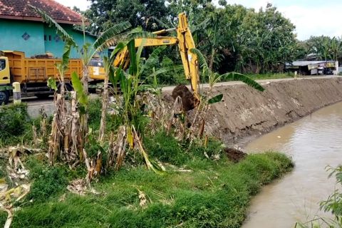 Antisipasi bencana hidrometeorologi, Pemkot Madiun normalisasi sungai