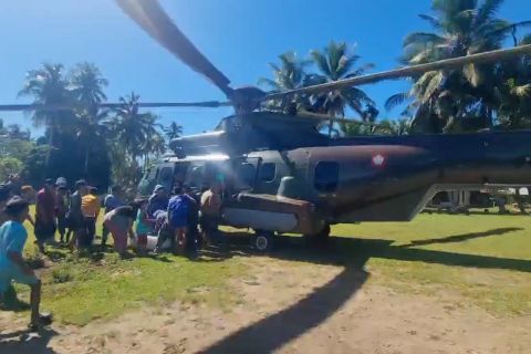 TNI AU kirim bantuan logistik untuk wilayah terisolir di Sumbar