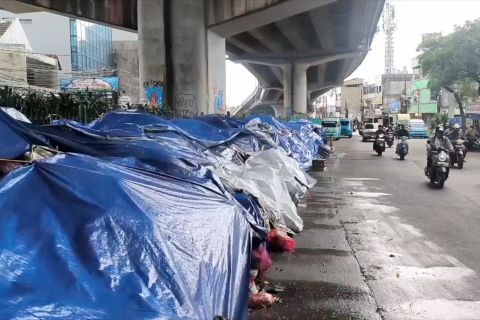 Tumpukan sampah di tepi jalan, ini penjelasan Pemkot Tangerang Selatan