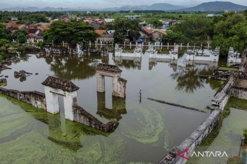 Situs cagar budaya Keraton Kaibon terendam banjir akibat luapan Kali Cibanten di Kota Serang