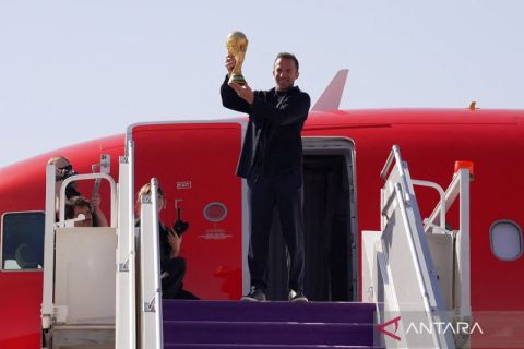 Trofi Piala Dunia 2026 keliling dunia, Del Piero angkat trofi di Riyadh