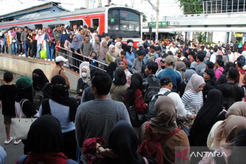 Peningkatan volume penumpang KRL Commuter Line