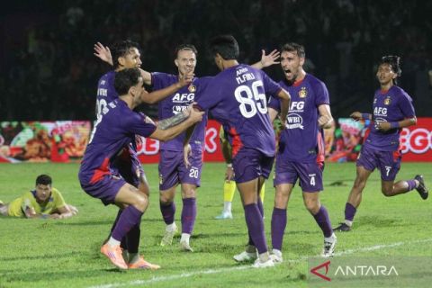 Drama kartu merah di menit akhir, Persib Bandung vs Persik Kediri berakhir imbang