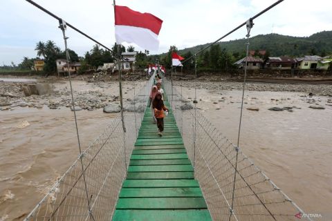 Pembangunan jembatan gantung di lokasi bencana Pidie Jaya